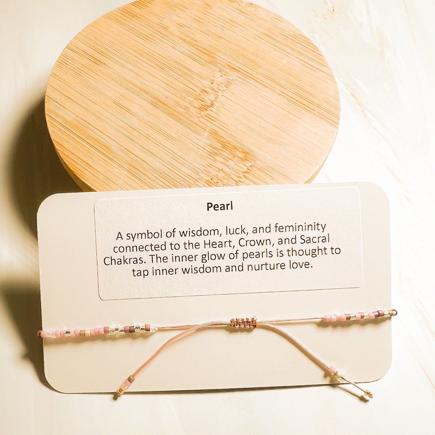 Perla: Pearl and Miyuki Seed Bead Thread Bracelet