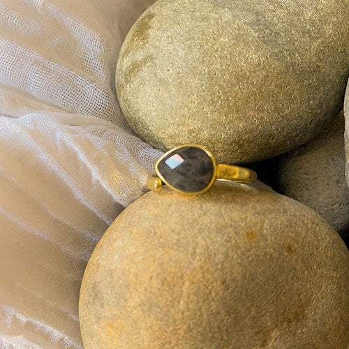Lara: Gemstone Teardrop Adjustible Ring – Gold Plate